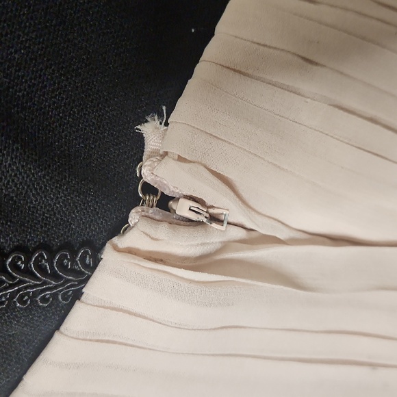 NWT Minuet colorblock Pleated Dress, size M - Picture 5 of 10